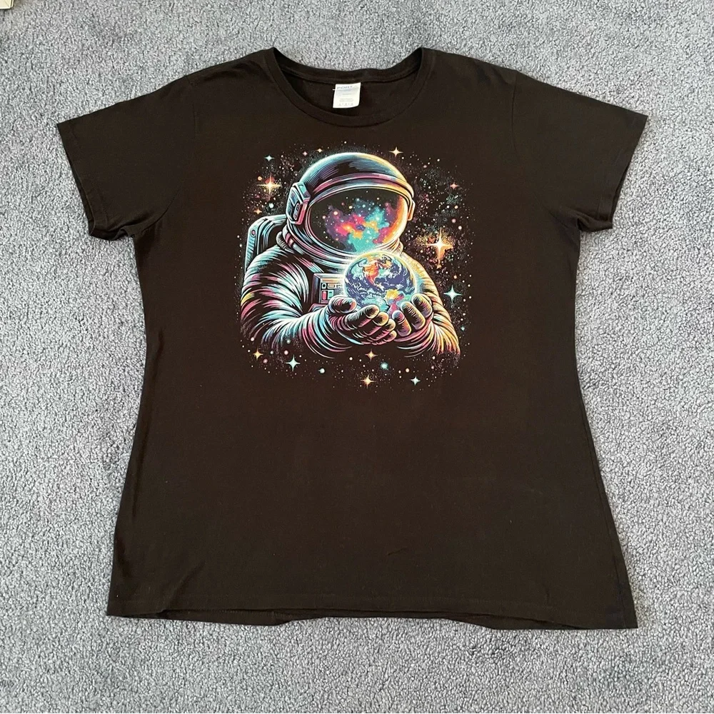 Women's Astronaut Galaxy Space Graphic Tee Women’s Large - Picture 2 of 8